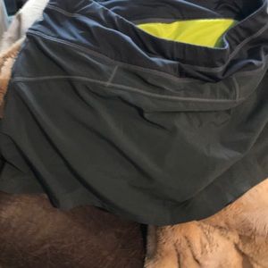 Athleta grey skirt green inside